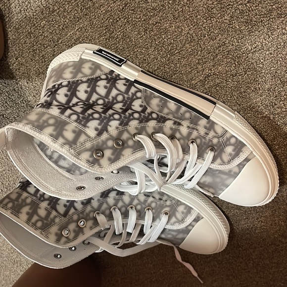 DIOR DESIGNER (NEW) NEVER WORN SNEAKERS - Picture 4 of 5